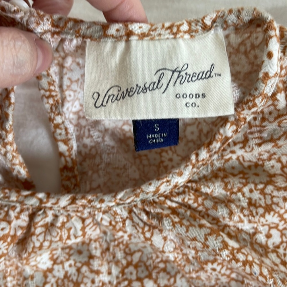 Universal Thread Gold Ruffle Trim Blouse Size Small - Picture 2 of 3